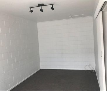Central one bedroom unit - Photo 1
