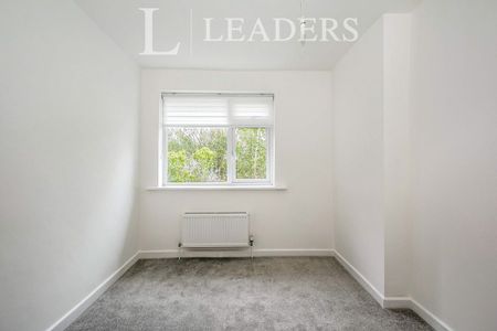 4 bedroom bungalow to rent Hamble Road, BH15 3NL - Photo 2