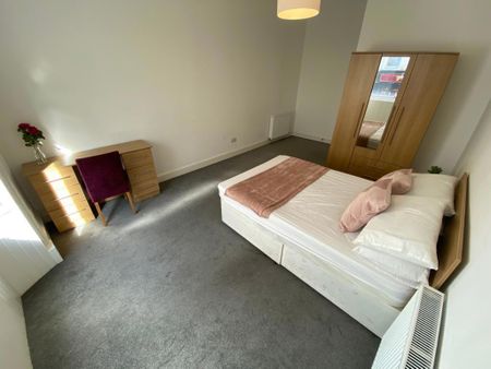 5 bedroom flat to rent - Photo 2