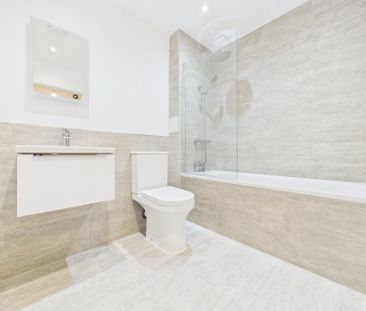 Lakeside East, The Causeway, Staines-Upon-Thames,TW18 - Photo 2