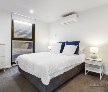 Village Adjacent - Chic Appeal - Photo 3