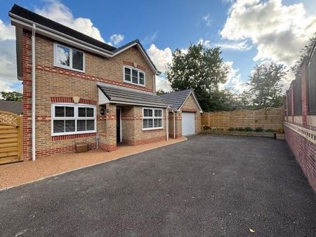 5 bedroom House To Let - Photo 2