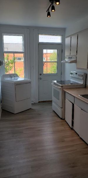 3 1/2 Métro Pie IX/Stationnement privé disponible - Photo 1