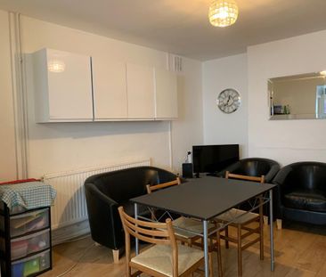 1 bedroom in a house share to rent - Photo 3