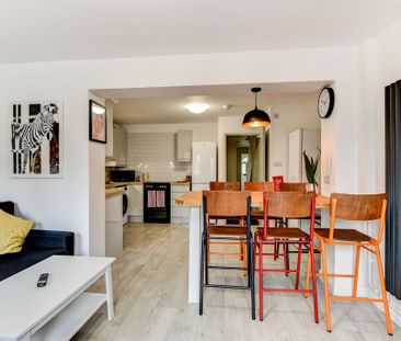 1 bedroom in a house share to rent - Photo 2