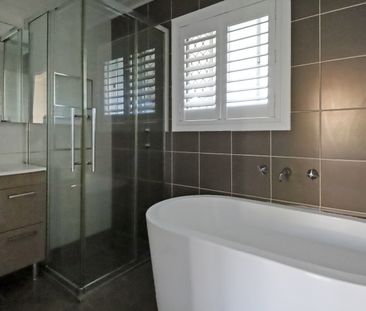 Central Coffs Harbour Home - Photo 2