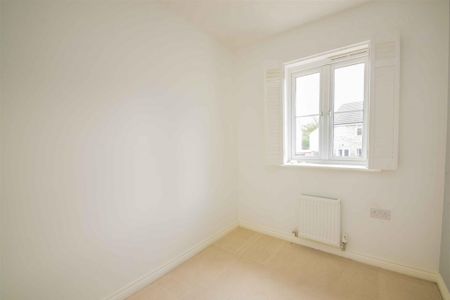 3 bed House - End Terrace To Let - Photo 2