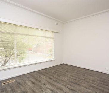 Spacious Family Home in Prime Bentleigh Location - Photo 5