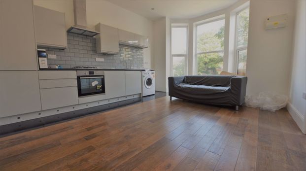 1 bedroom Flat in Kelso Road, Leeds - Photo 1