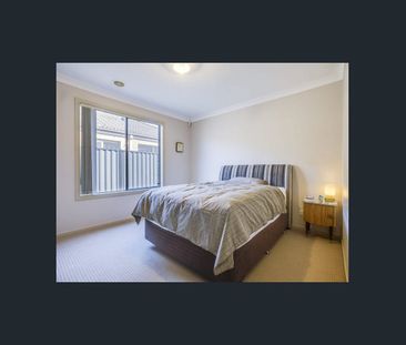 Stylish Family Living in a Prime Tarneit Location 📍 26 Blue Jay Cre... - Photo 5