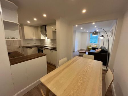 2 bedroom flat to rent - Photo 2