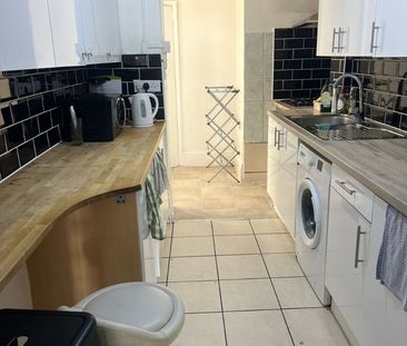 Room in a Shared House, Crest Road, NW2 - Photo 1