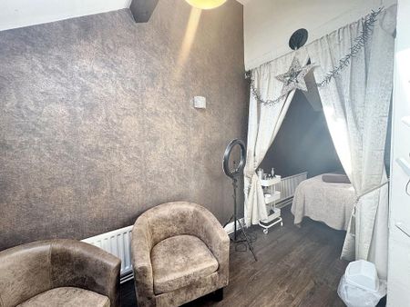 Property to rent - Photo 2