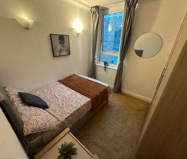 4 bedroom flat share to rent - Photo 1