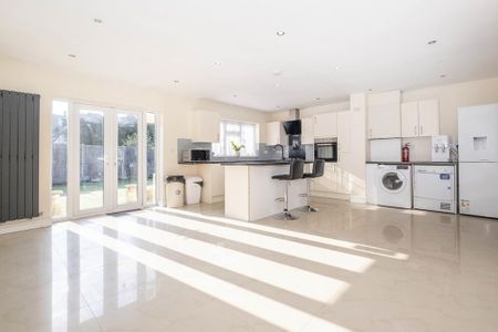 3 bedroom terraced house to rent - Photo 2