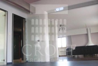 Attic-Cassia: 250mq. Top floor in addition to 250mq. of panoramic terraces. Spacious living, dining, 5 bedrooms, 3 baths, maid’s room, 3 panoramic terraces, parking, silent,. Located at begining of Cassia, near Schools. Ref 160