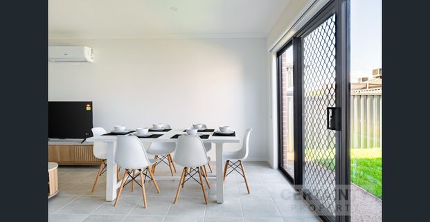 Modern Fully Furnished Co-Living Rooms with Private Bathrooms – All Utilities Included! - Photo 1