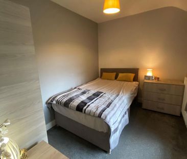 1 bedroom in a house share to rent - Photo 2