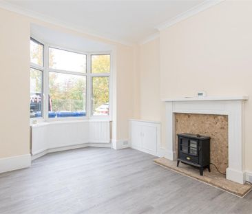 3 bed House - Mid Terrace To Let - Photo 6