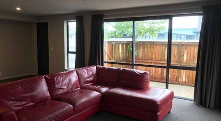 3 Bedroom Townhouse - Photo 3