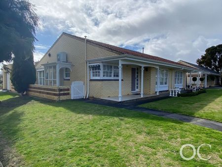 Open the Door to Space and Comfort - Photo 4