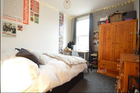 8 Bedroom Student House Brudenell Avenue - Photo 5