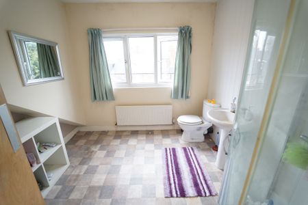 4 Frederick Grove, NG7 1SG, NOTTINGHAM - Photo 5