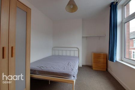 1 bedroom in a house share to rent - Photo 3
