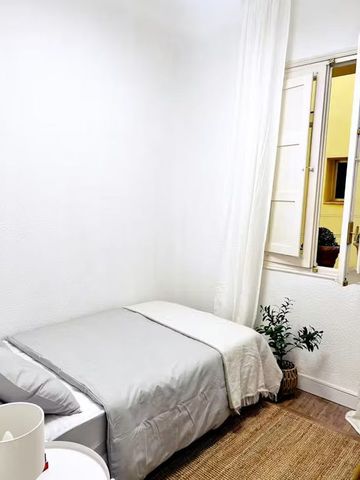 Calle del Doctor Esquerdo, Madrid, Community of Madrid 28028 - Photo 5