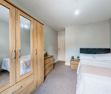 4 bedroom terraced house to rent - Photo 4