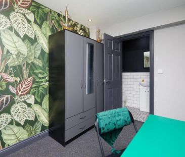 4 bedroom terraced house to rent - Photo 1