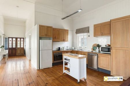 Beautifully Renovated Character Home, perfect for Families! - Photo 2