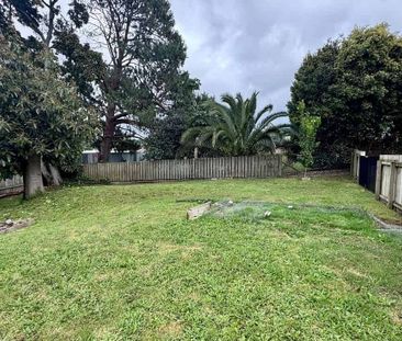 Fully fenced tidy sunny 3 bedroom home - Photo 5