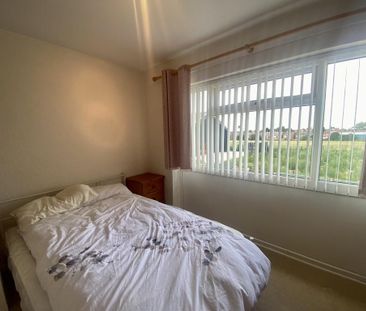 2 bedroom mews to rent - Photo 4