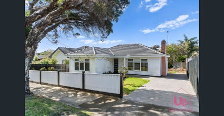 Modern 3-Bedroom Home in Quiet Frankston Pocket - Photo 3