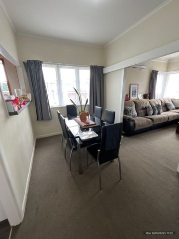 Large Section & Pet Friendly - Photo 2