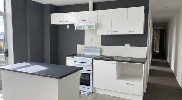 Renovated Otahuhu Apartment - Photo 1