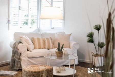 BEAUTIFUL COTTAGE IN OYSTER POINT - "RYAN COTTAGE " - Photo 4