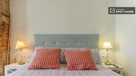 2 room luxury Flat for rent in Valencia, Spain - Photo 3
