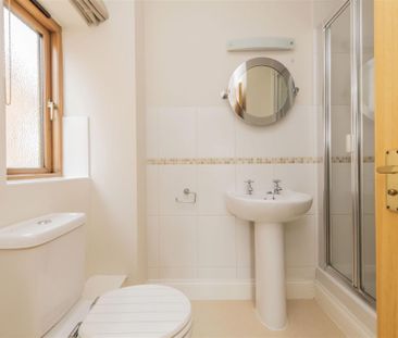 4 bed House - Detached To Let - Photo 4