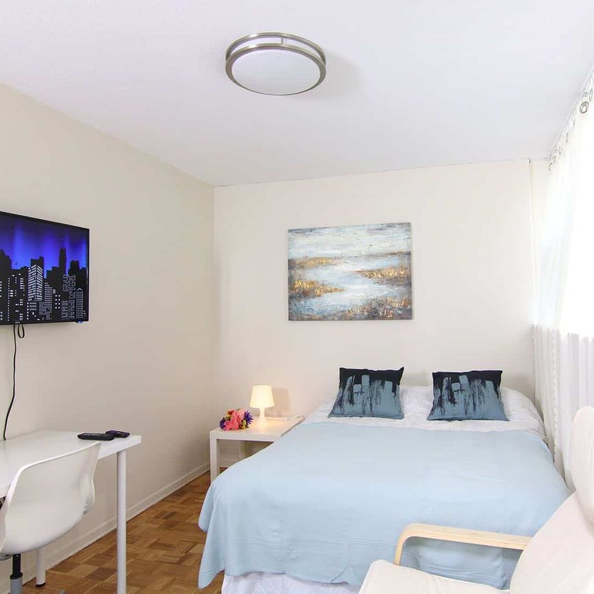Deluxe Room - 565 Sherbourne - Photo 1