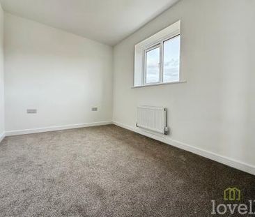 2 bedroom Semi-detached house To Let - Photo 4