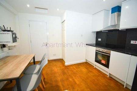 1 bedroom in a flat share to rent - Photo 4