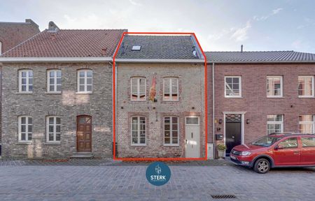 AUTHENTIEKE WONING MET 2 SLPKS IN HET HISTORISCH CENTRUM VAN OUD-REKEM ! - Photo 2