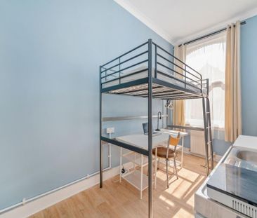 1 bedroom in a house share to rent - Photo 3