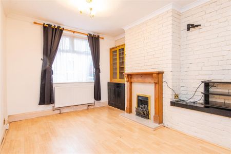 2 bed House - Mid Terrace To Let - Photo 2