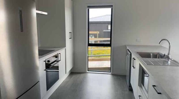 WESTPORT - 2 BEDROOM INCLUDING APPLIANCES - Photo 1