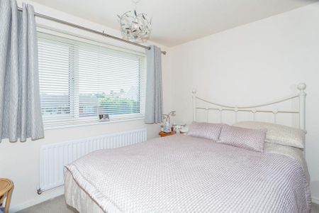 3 bedroom semi-detached house to rent - Photo 5