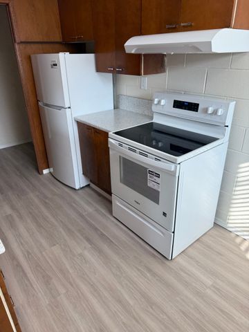 1 BDRM/1 BATH - 2315 7TH ST E - Available NOV 1 - Photo 2