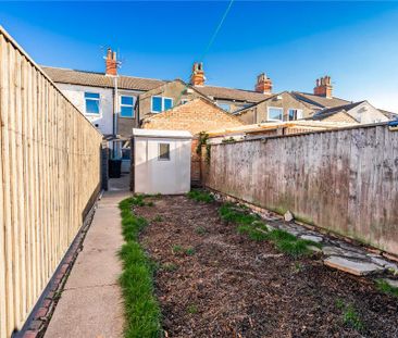 3 bedroom terraced house to rent - Photo 4